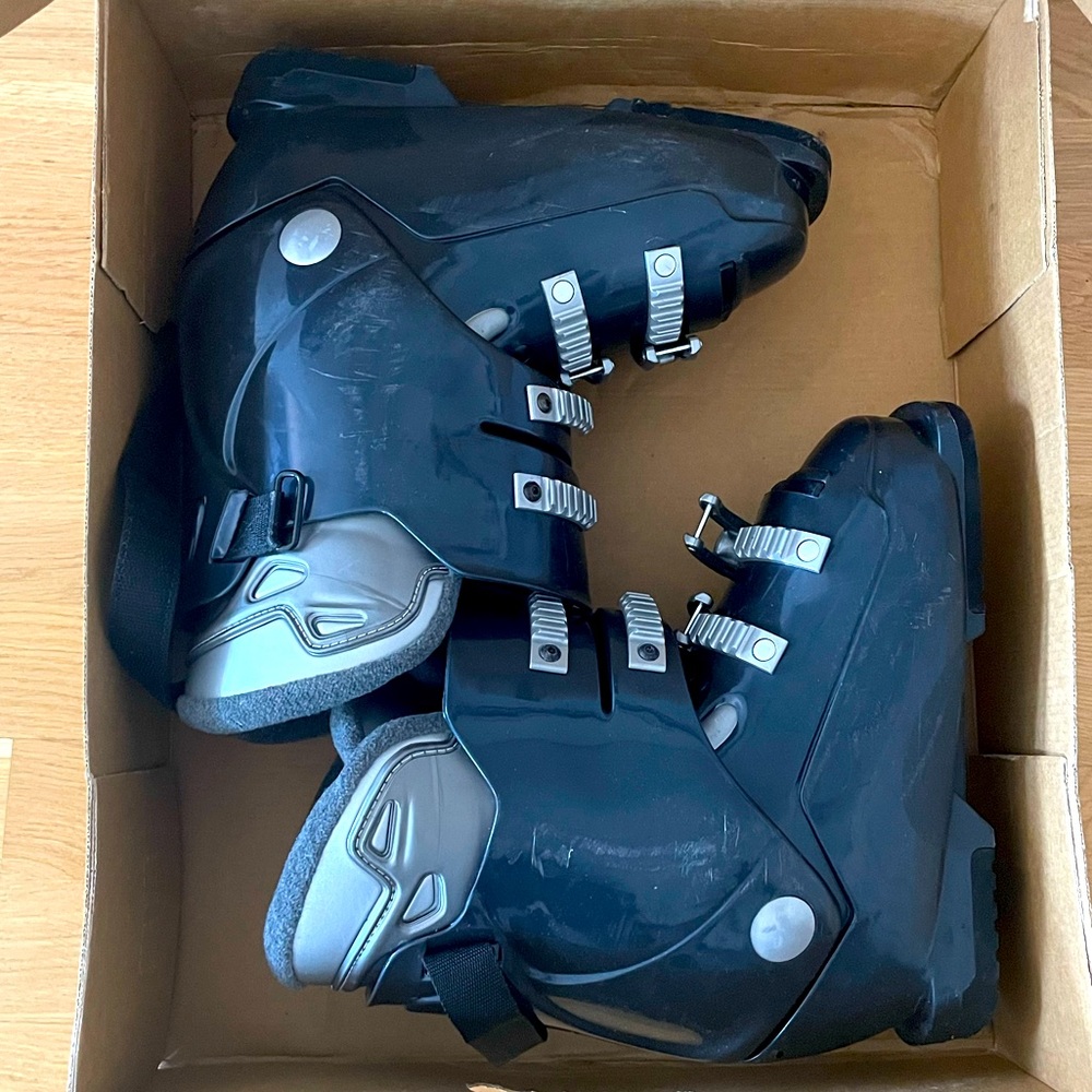 AXIS FX Italian Ski Boots - US 7